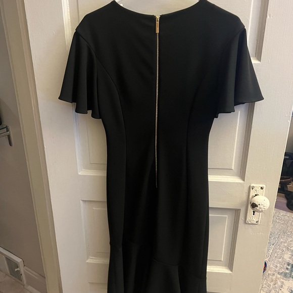 Calvin Klein size 4 - Picture 2 of 3